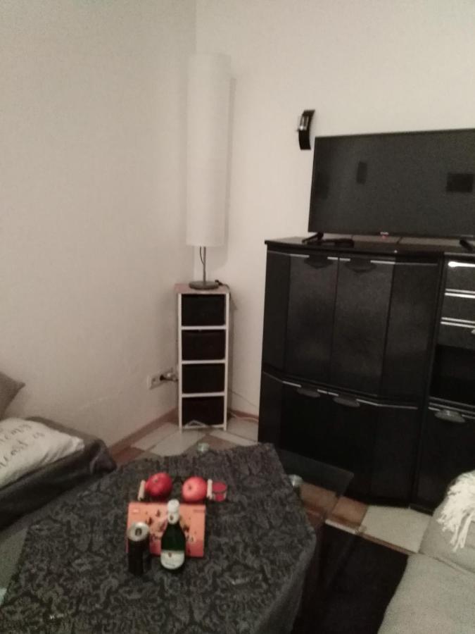 Studiowohnung, Neu Renoviert, Zentrale Lage 萨尔路易斯 外观 照片